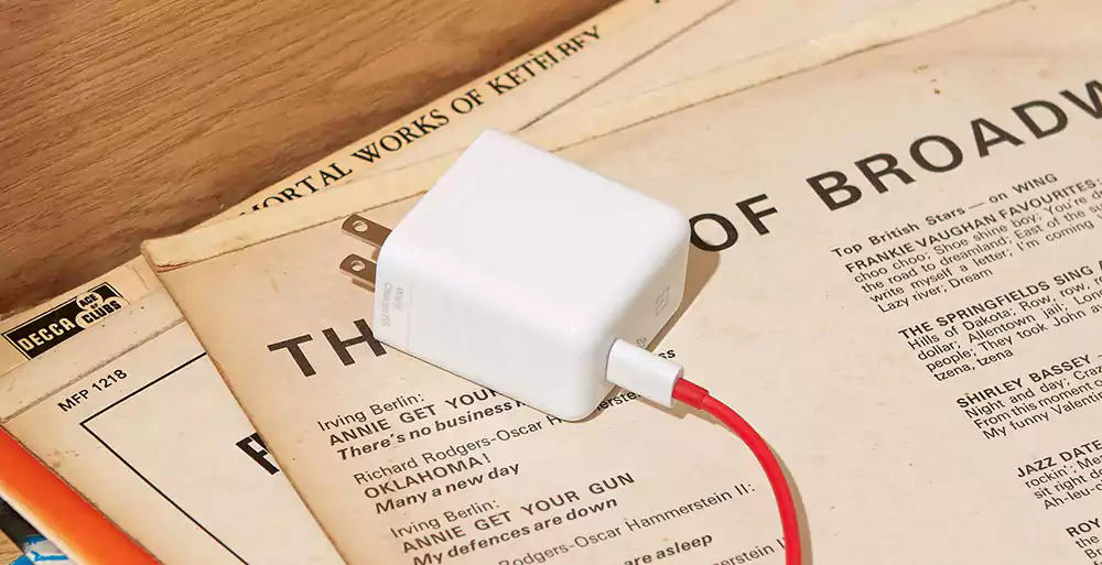 OnePlus Warp Charge 65W Power Adapter 3